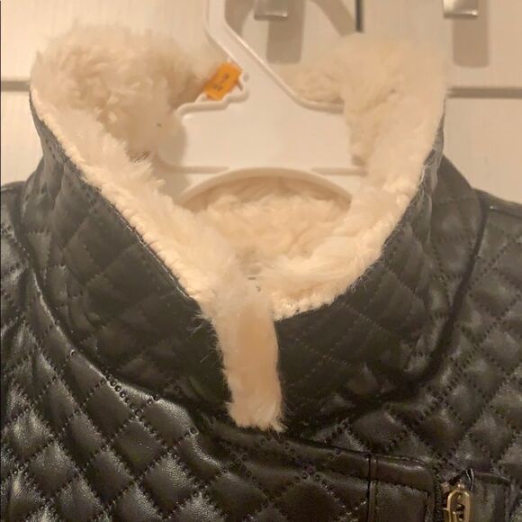 🎉final deal  🎉Black faux fur jacket - Picture 2 of 10